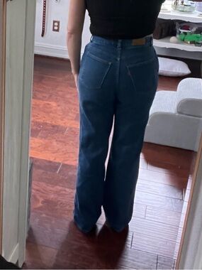 Vintage LeVIS high waisted denim jeans.